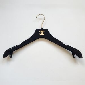 (SALE)Chanel Gold CC Logo Velvet Hanger Brand New